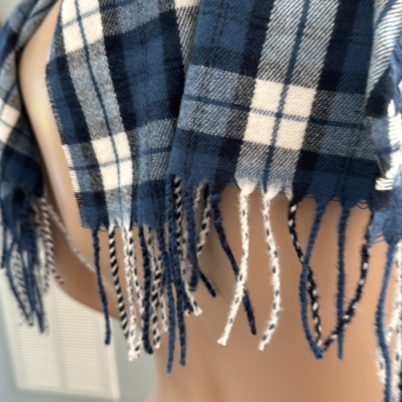 NWT Old Navy Plaid Scarf - Picture 3 of 4